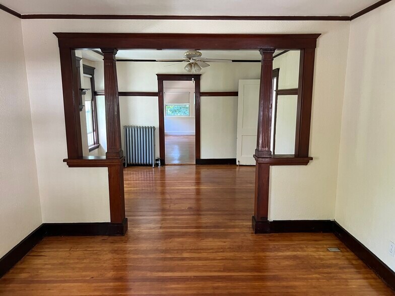 Building Photo - 10 Pine Ridge Rd