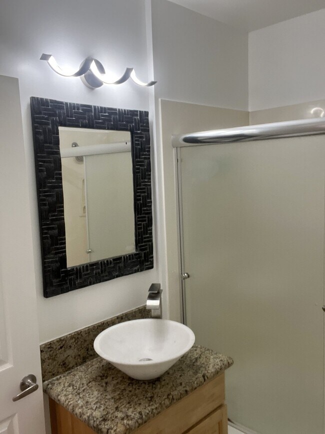 main floor bath inside - 4662 Carman Dr