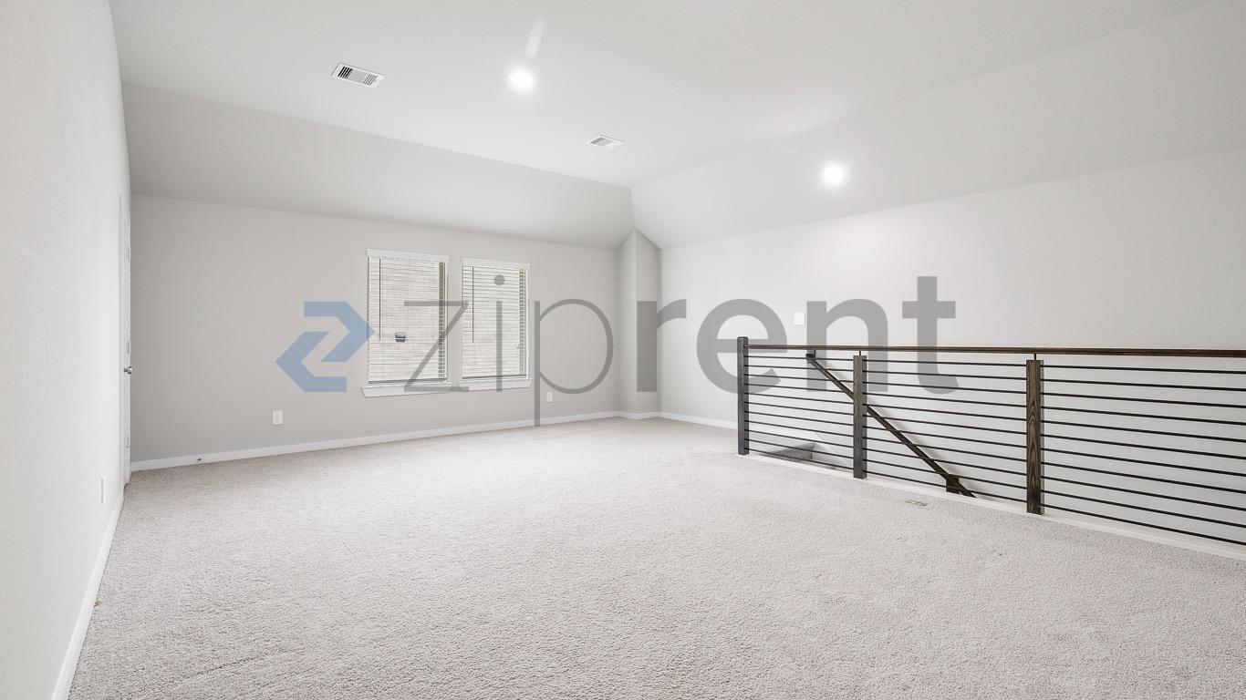 Building Photo - Unit