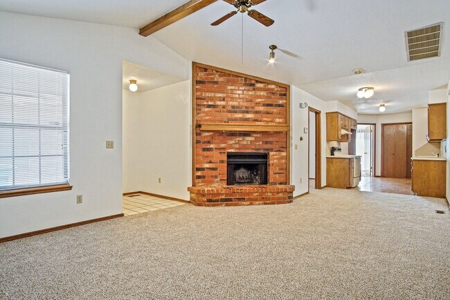 Building Photo - 8910 Oak Valley Dr