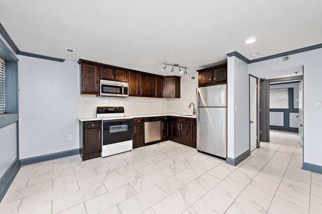 Interior Photo - SUMMIT 46