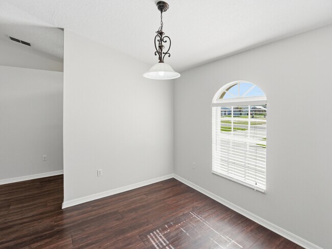 Building Photo - 2368 Sweetwater Blvd