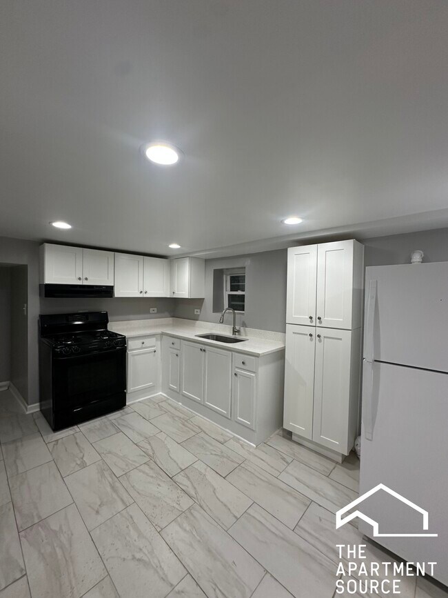 Primary Photo - 4033 W Crystal St