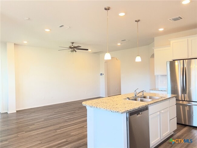 Building Photo - 302 Saddleback Trl