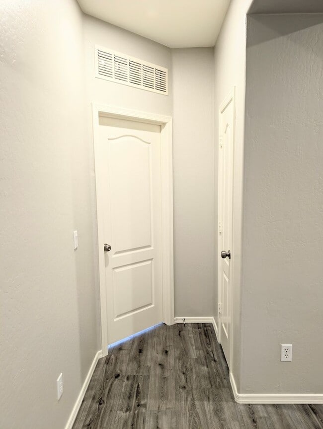 Building Photo - REMODELED - LIKE NEW - IN CHAPARRAL ESTATE...