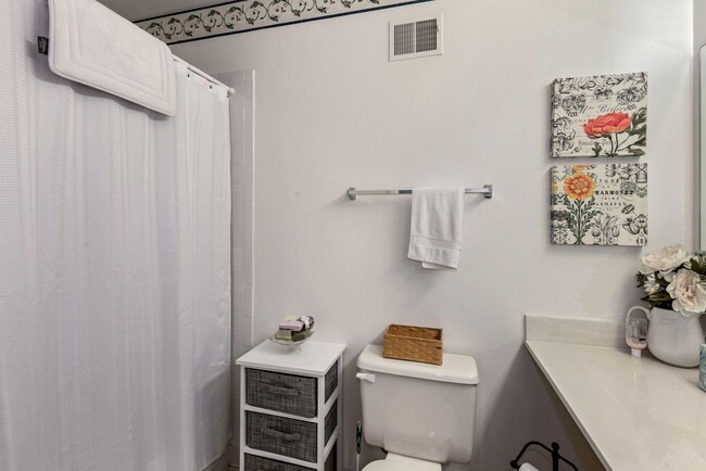 Building Photo - 2131 Silentree Dr