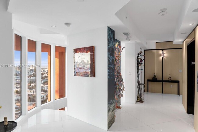 Building Photo - 300 South Pointe Dr