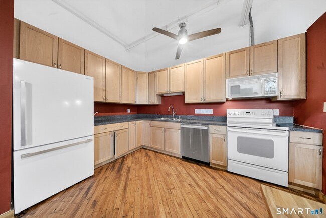 Building Photo - 325 Lafayette St