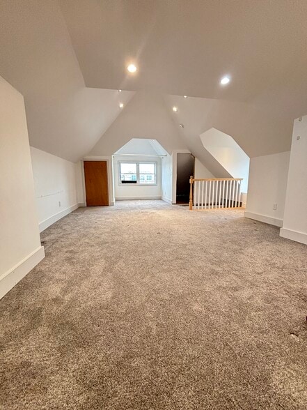 Building Photo - 554 Main St