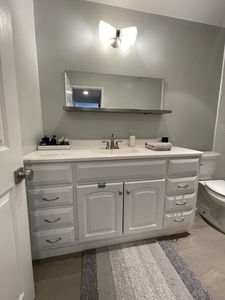 Primary Bathroom - 8960 Cynthia St