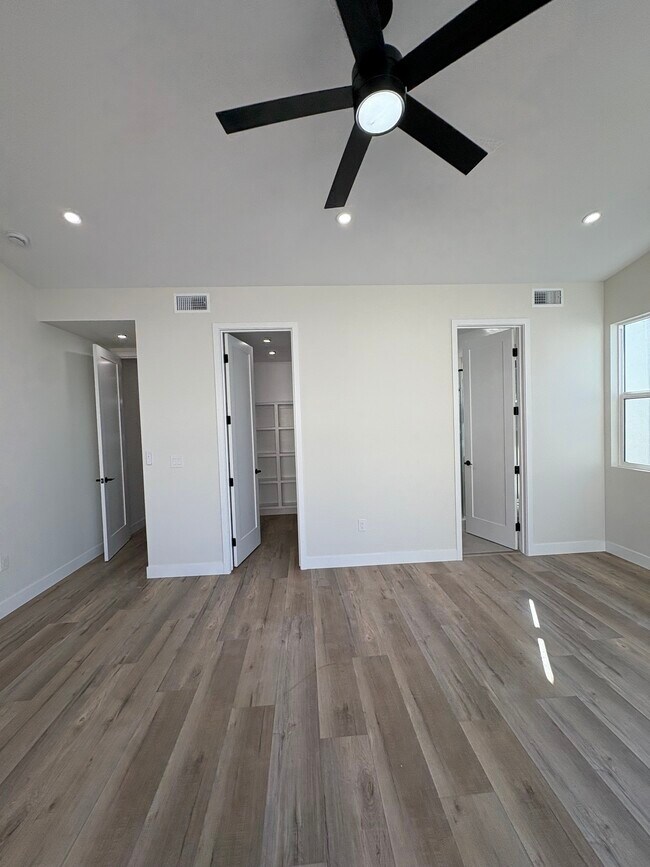 Building Photo - 260 Donax Ave