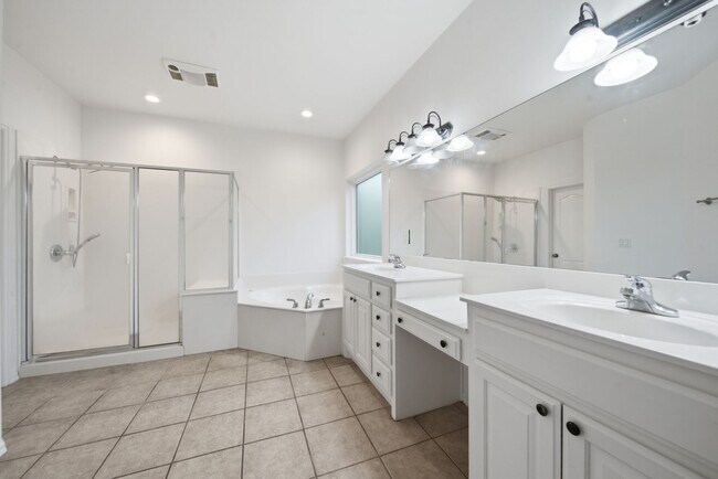 Building Photo - Spacious 5 Bedroom Home In Jenks West School District!