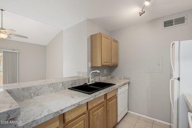 Building Photo - 8055 E Thomas Rd