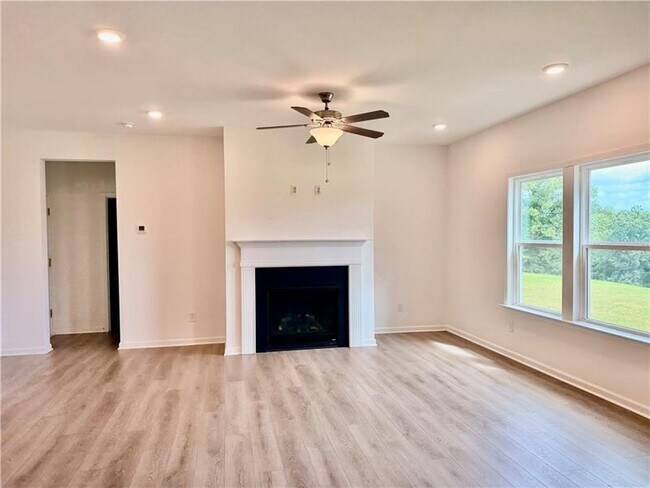 Building Photo - 215 Foxhill Dr