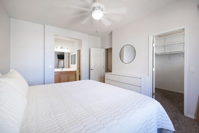 Building Photo - FULLY FURNISHED 2 BEDROOM CONDO IN THE NW WITH ATTACHED 2 CAR GARAGE