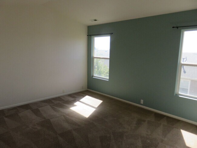 Building Photo - TWO BEDROOM TOWNHOME