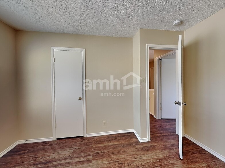 Building Photo - 7119 Rock Blf