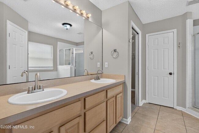 Building Photo - 12949 Chets Creek Dr S