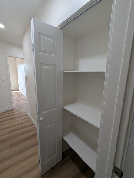 Building Photo - 613 Illinois Ct