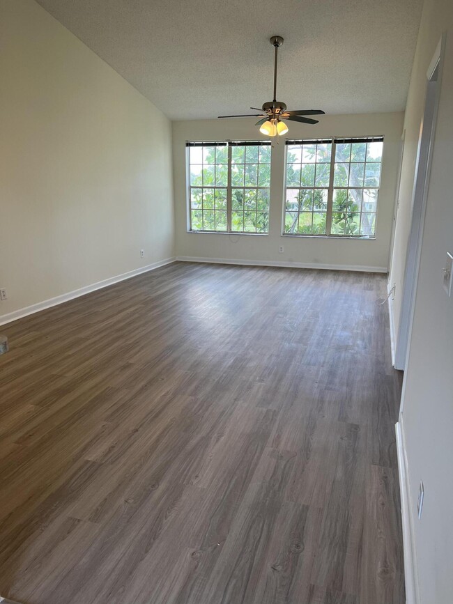 Building Photo - 6300 La Costa Dr