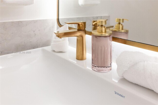 Building Photo - 159 NE 6th St