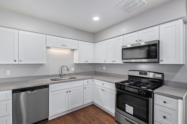 Building Photo - Beautifully updated Phoenix home!