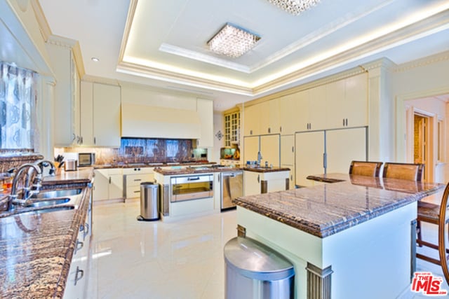 Building Photo - 817 Whittier Dr