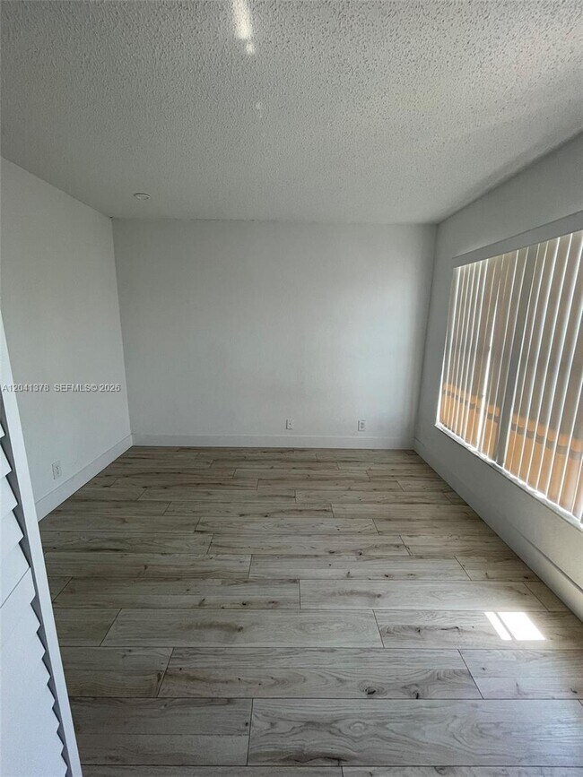 Building Photo - 2580 Coral Springs Dr