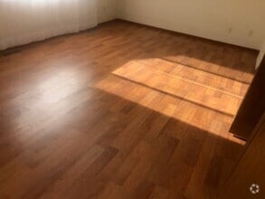 Building Photo - 3 bedroom 1.5 bath Twin Home