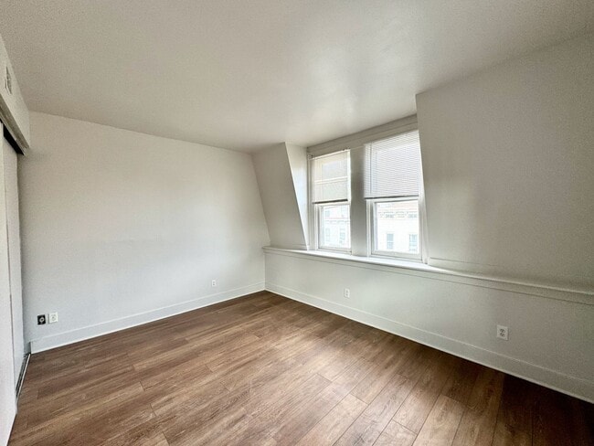 Building Photo - 2233 Victor St