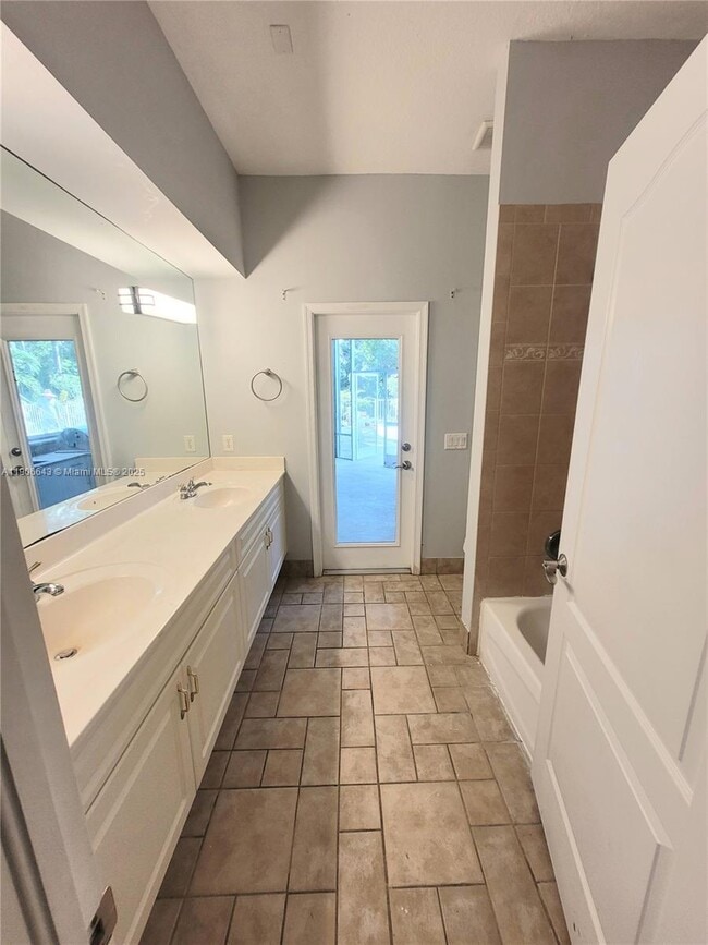 Building Photo - 15095 67th Ct N