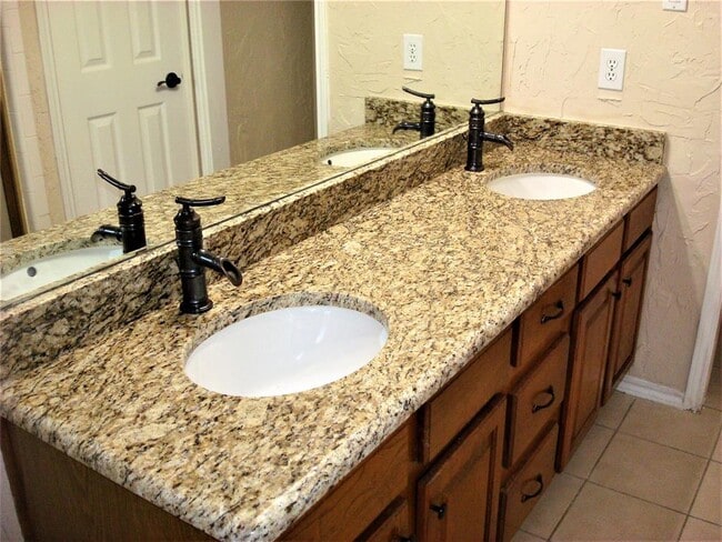 Building Photo - 318 Nita Ln