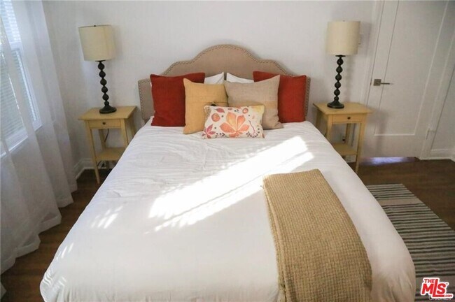 Building Photo - 601 Sweetzer Ave