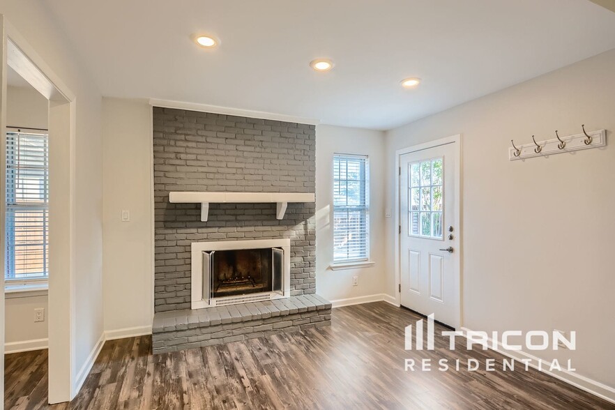 Building Photo - 1712 Hartford Dr