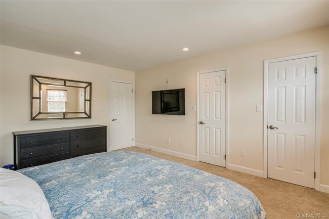 Building Photo - 100 Woodlake Dr W