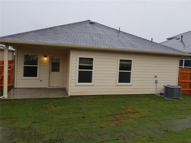 Building Photo - 2204 Bettylou Ln