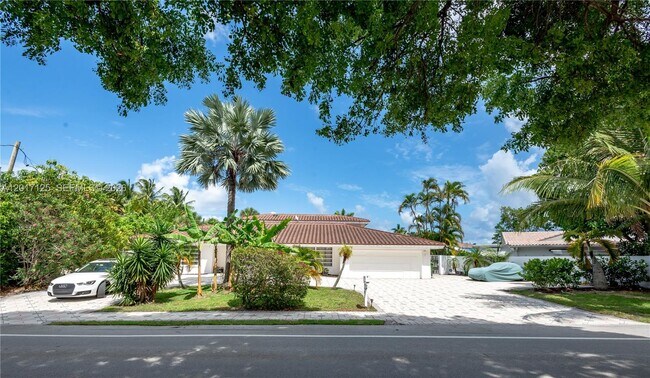 Building Photo - 2908 Bayview Dr