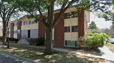 Building Photo - 402 N Prairie St