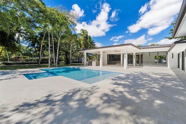 Building Photo - 7530 SW 134th St