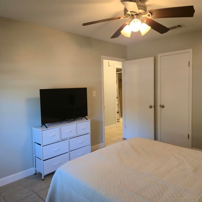 Building Photo - 348 Woodham Ct