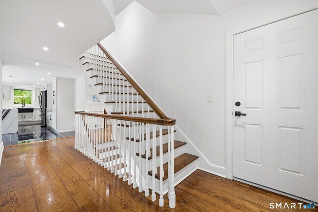 Building Photo - 1 Tulip Tree Ln