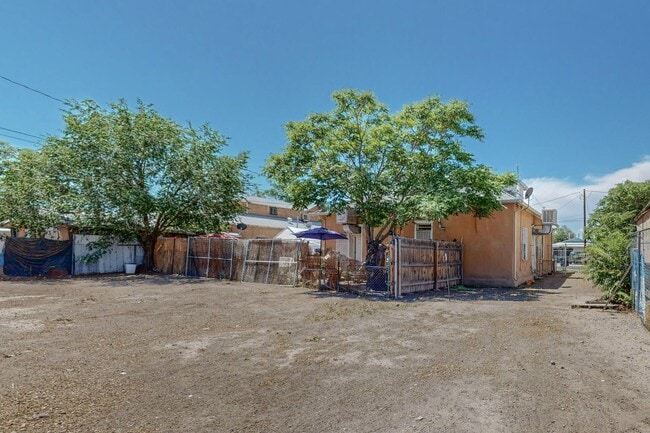 Building Photo - 1402 3rd St SW