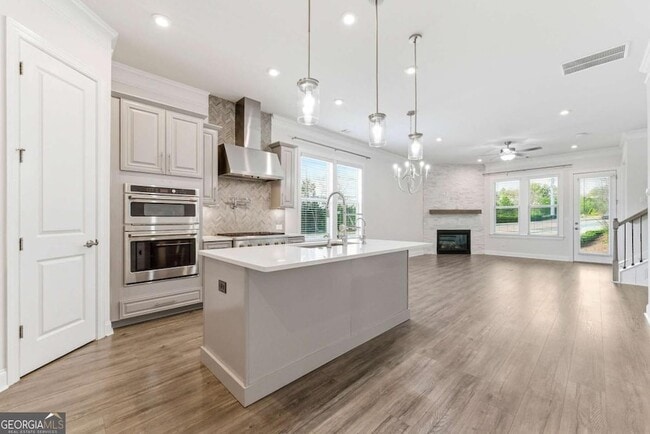 Building Photo - 2025 Abbey Rd