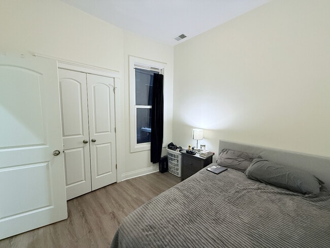 Building Photo - 1750 W North Ave