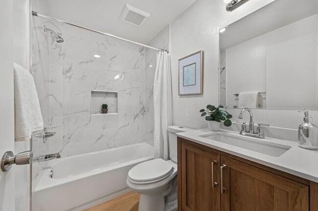 Building Photo - 280 Easy St