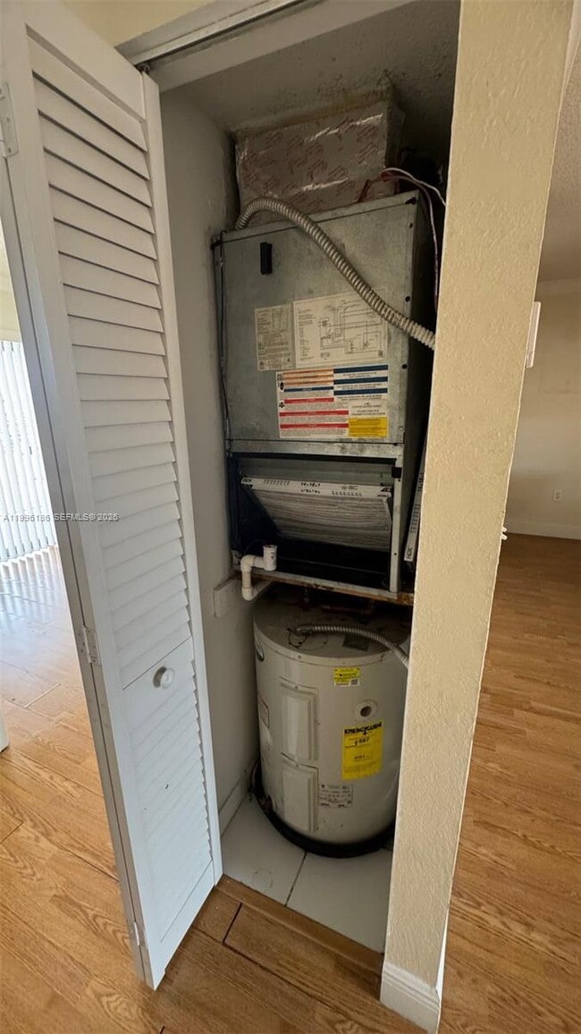 Building Photo - 2441 SW 31st Ave