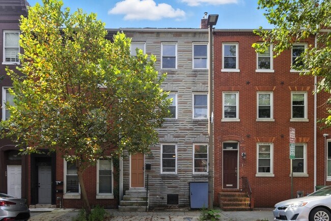 Building Photo - 877 W Lombard St