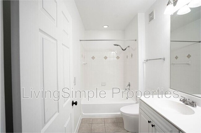 Building Photo - 501 Hungerford Dr