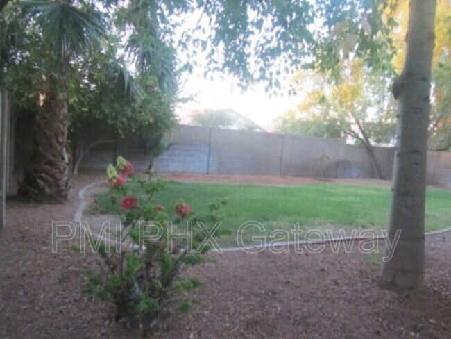 Building Photo - 1331 W Butler Dr