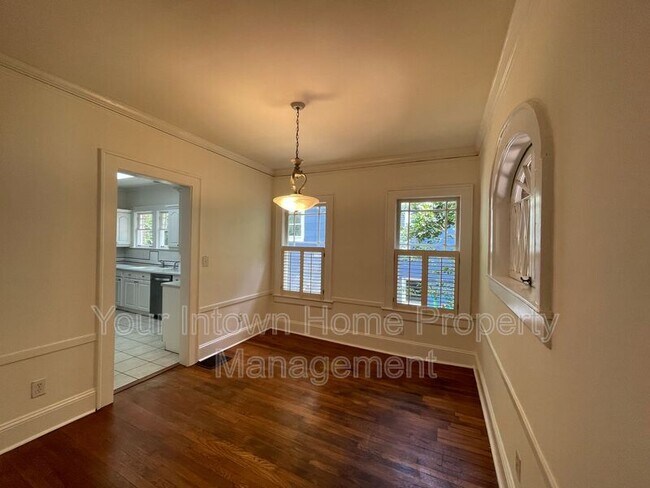 Building Photo - 506 Page Ave NE